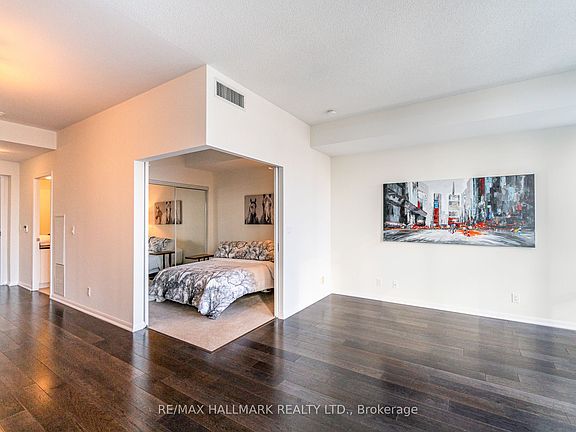 5th image of 832 Bay St #2307