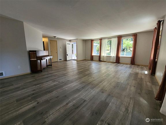 4th image of 170 SE Alpine Ave