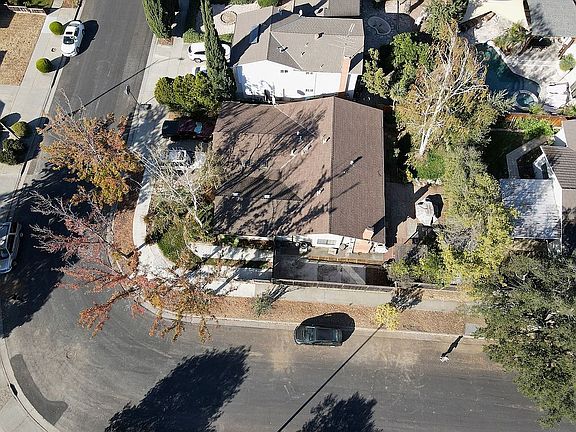 3rd image of 2275 Lemoyne Way