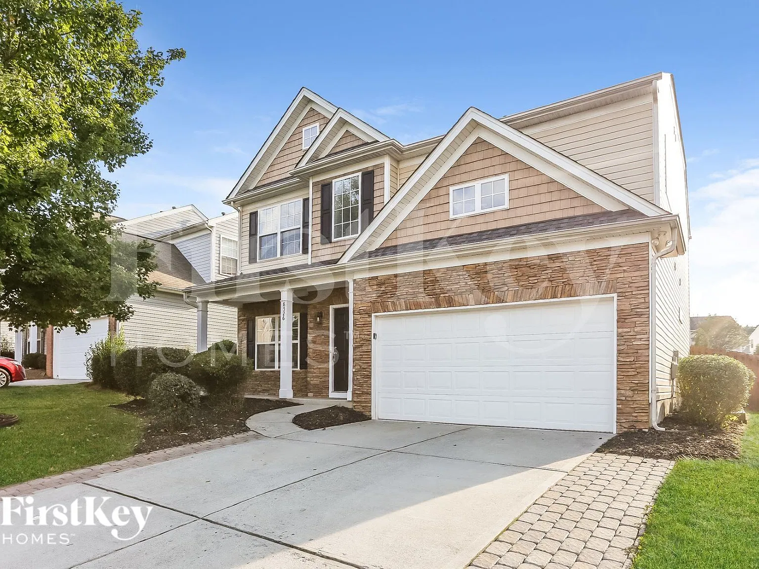 5 bed, 3.0 bath, 2356 sqft, $2,880 — Photo 2