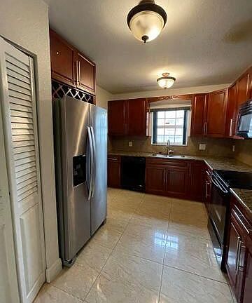 4th image of 1009 NW 5th St