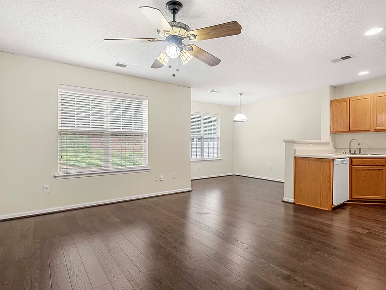 8653 Robinson Forest Dr — Photo 18
