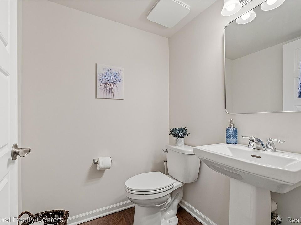 212 S Sydney Ct, photo 16