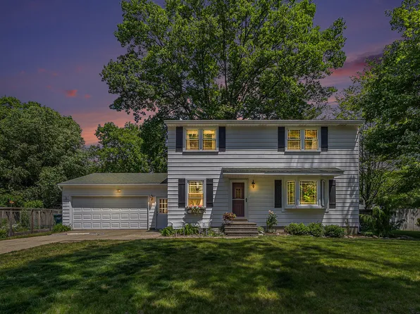 17885 Oak Hill Ct, Grand Haven, MI 49417