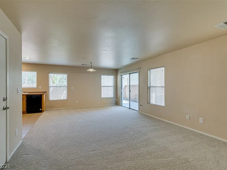 186 Gilliflower Ave #0 — Photo 5