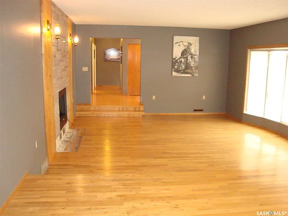 2nd image of 105 4th Avenue W