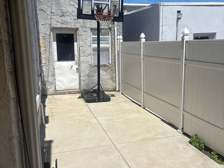 3509 Mercer St — Photo 8