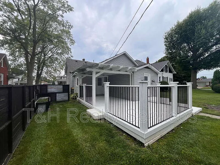 708 N Independence St — Photo 5