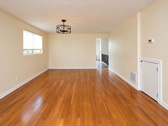 3rd image of 3 Ebey Ln #2