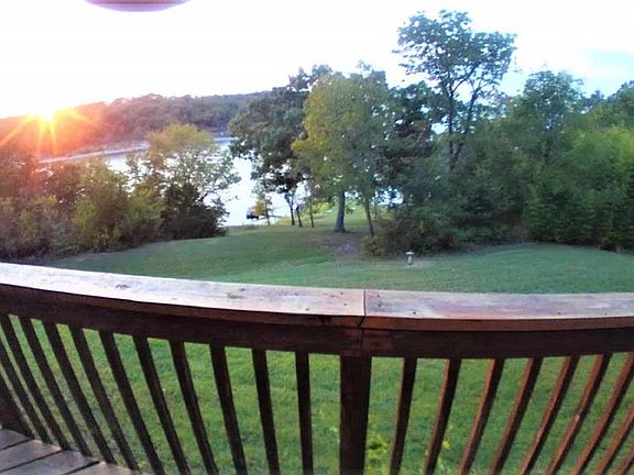 3rd image of 413 Thompson Heights Dr