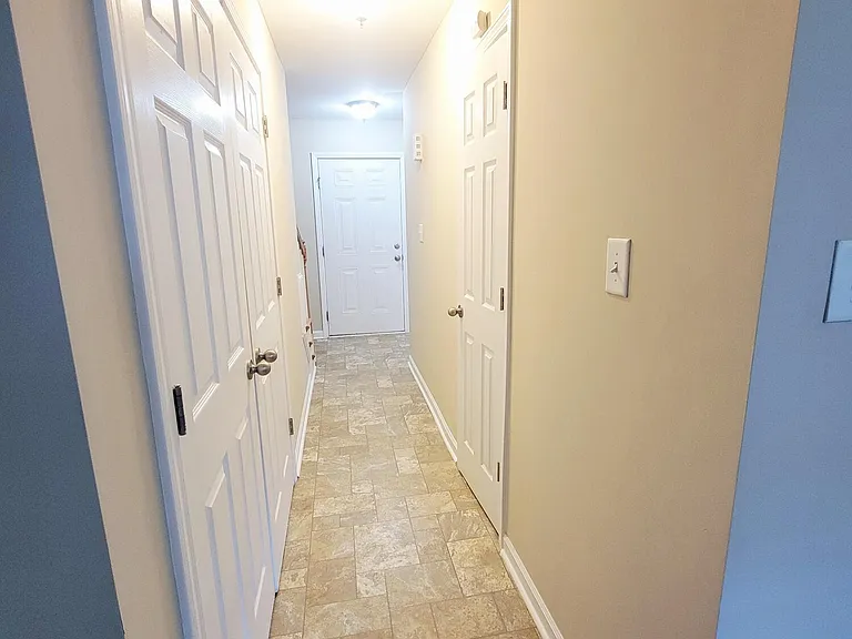 411 Whitehall Ct — Photo 18