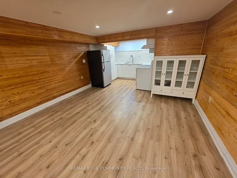 2 Pinemore Cres — Photo 5