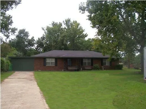 5060 Paige Hill Rd, Elmore, AL 36025