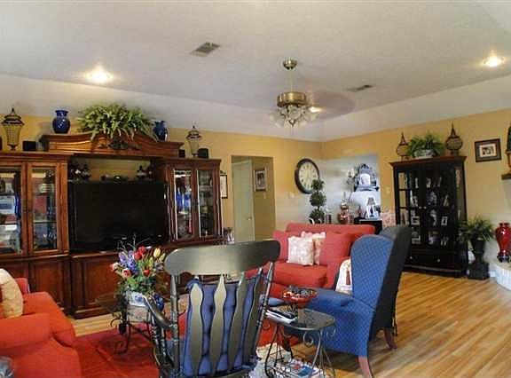 2nd image of 1101 Briarmeadow Dr