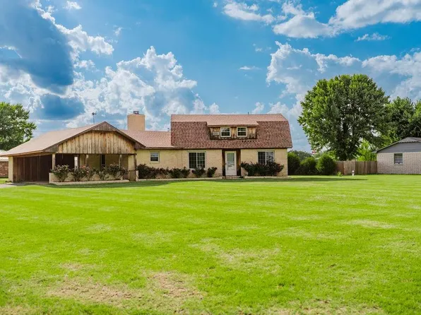 503 N Sheb Wooley Ave, Erick, OK 73645