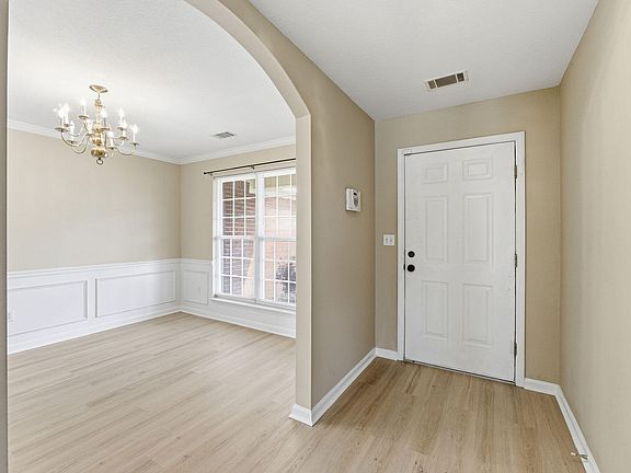 4th image of 1826 Beaver Creek Lane