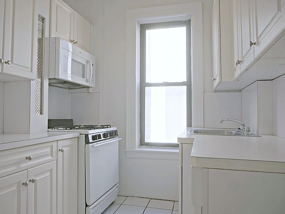 3rd image of 191 Claremont Ave APT 51
