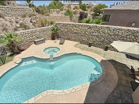 3rd image of 1033 Calle Parque Dr