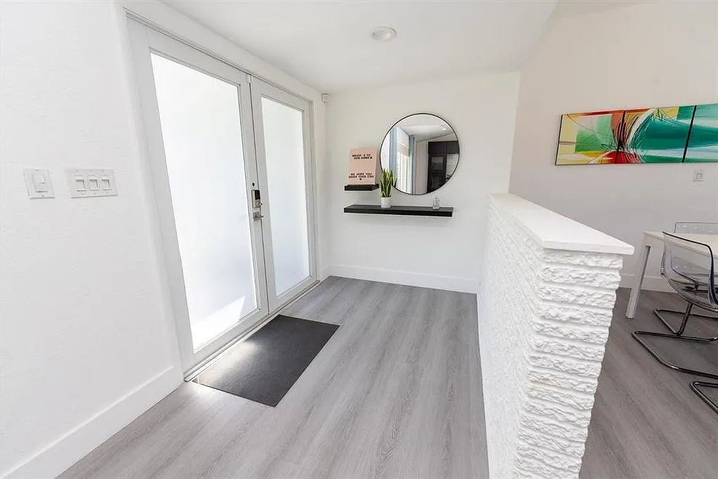3 bed, 2.0 bath, 1677 sqft, $4,200 — Photo 2