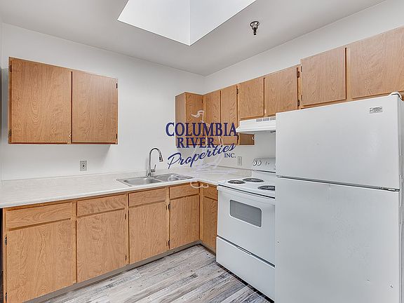 4th image of 1236 Commerce Ave #C