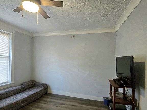 4th image of 7547 S Union Ave