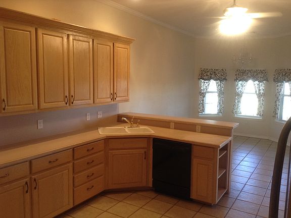 3rd image of 113 Garland Dr
