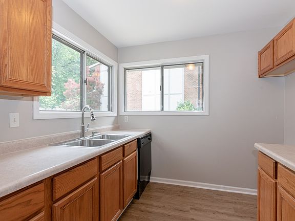 3rd image of 21 Pioneer Park Pl