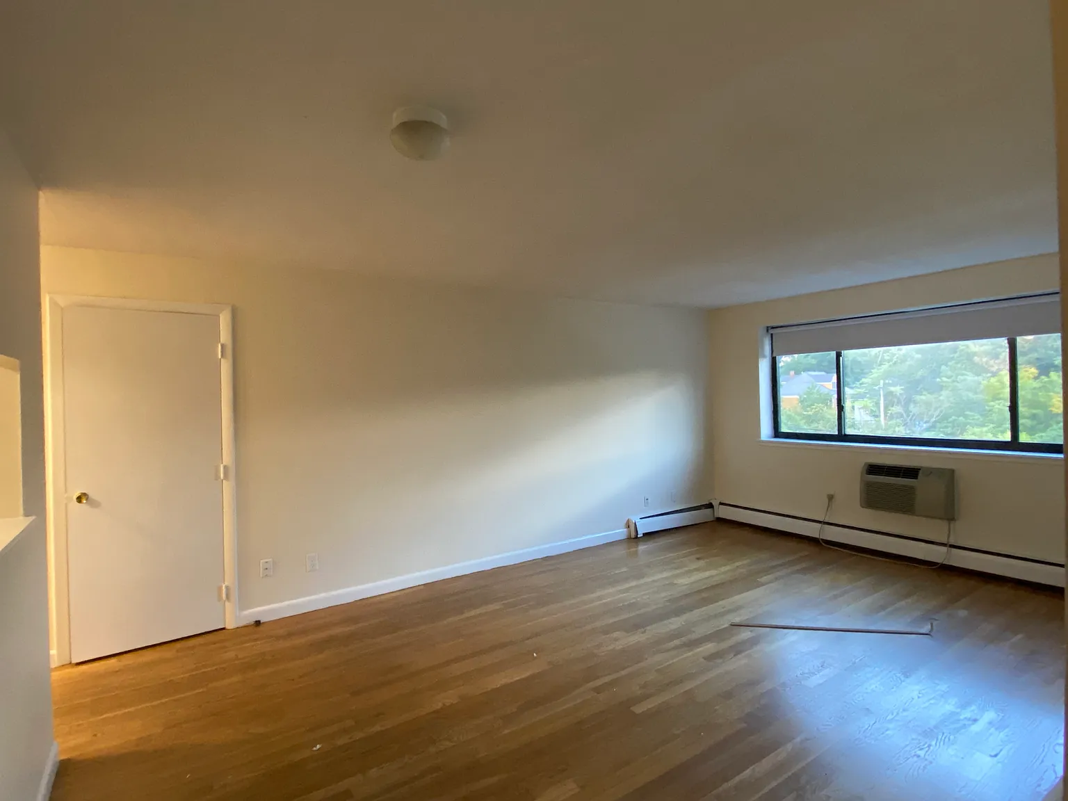 Studio, 400 sqft, $1,825 — Photo 1