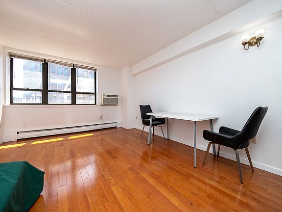 2nd image of 301 Cathedral Pkwy APT 7V