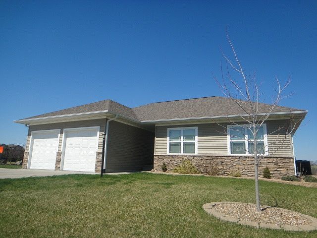 1st image of 490 Carlyle Dr