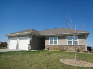 490 Carlyle Dr, North Liberty, IA 52317