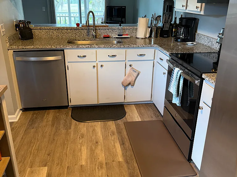 1076 Marsh Court Ln — Photo 6