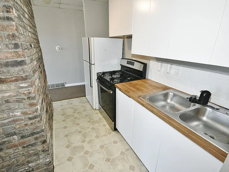 1606 Bingham St — Photo 11