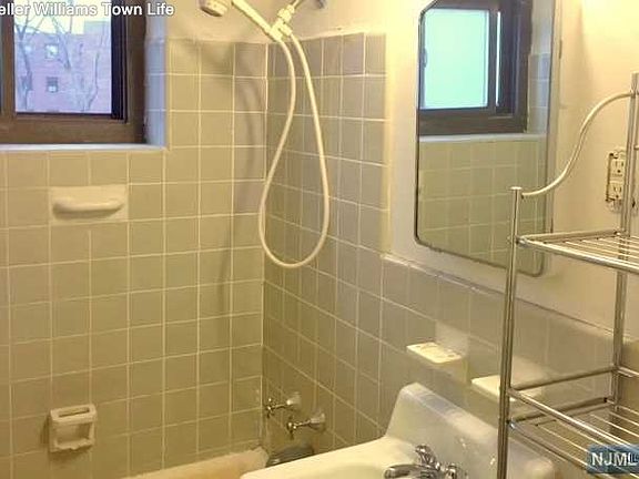5th image of 500 Linwood Dr APT 4A