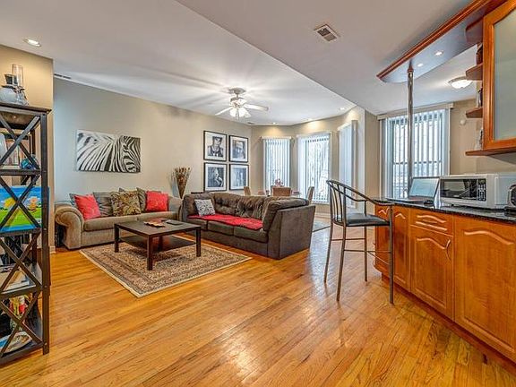 2nd image of 6433 S Kenwood Ave APT 1N