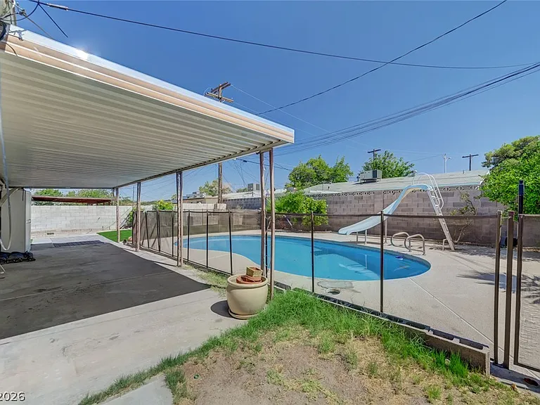 3917 W Oakey Blvd — Photo 28