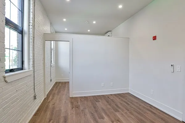 27 Peter St N #102 — Photo 9