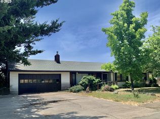 689 E 3rd Ave, Riddle, OR 97469