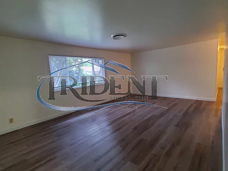 745 Queens Ave — Photo 3
