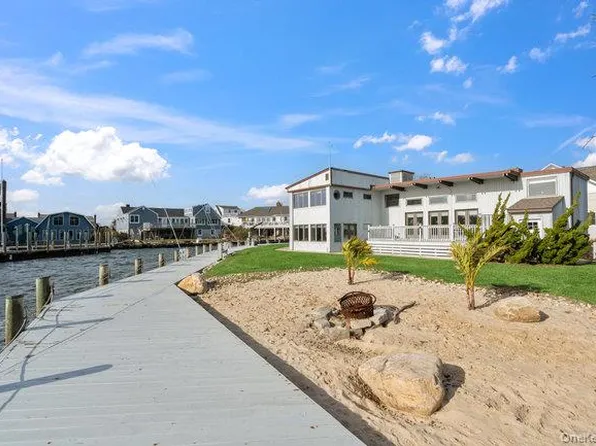 49 S Bay Avenue, Amityville, NY 11701