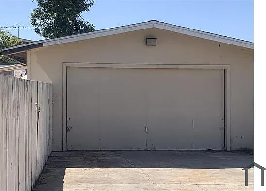 2 bed, 1000 sqft, $2,600 — Photo 2