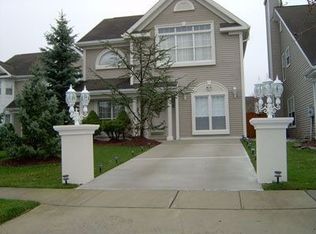 25 Glenn Oaks Ct, Old Bridge, NJ 08857