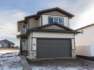 17 NW Trinity St, Lacombe, AB T4L0J4