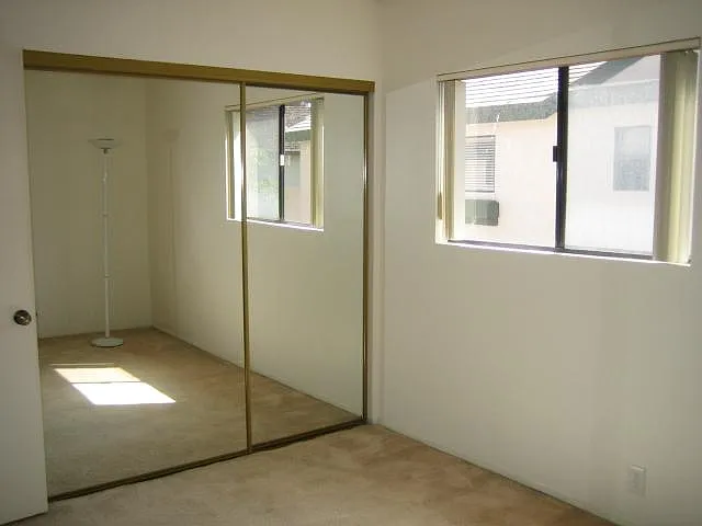 2nd bedroom, window faces west