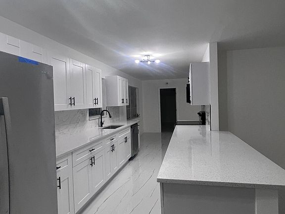 2nd image of 18 NE Avenue I