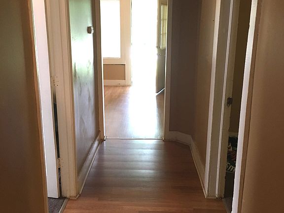 3rd image of 230 Carwood Dr
