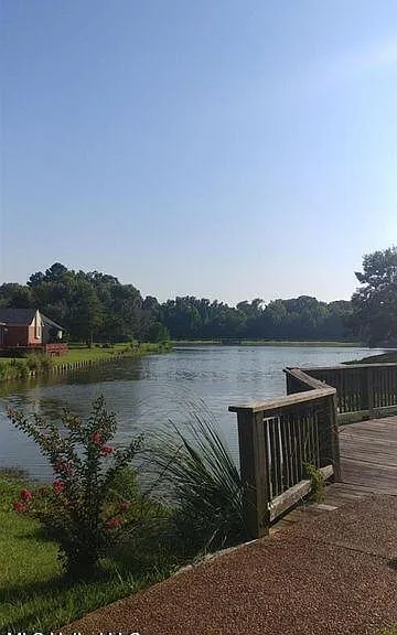 122 Amberwood Dr — Photo 16