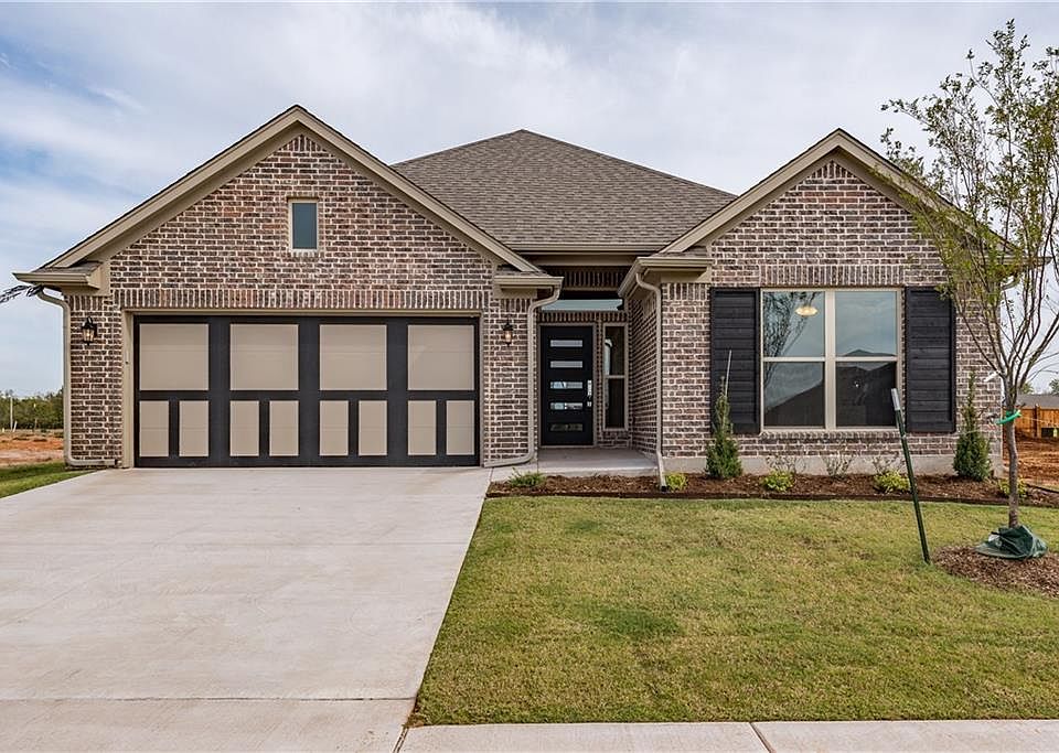 1st image of 10 Ivory Dr