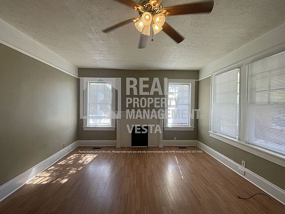 4th image of 1096 Hillyer Ave
