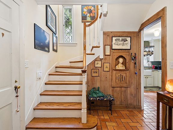 2nd image of 444 Oakdale Ave